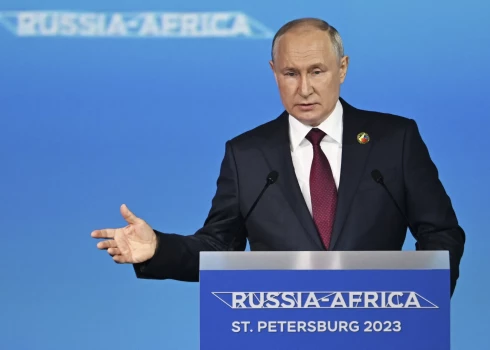 Путин пообещал бесплатно поставить ряду африканских стран 25-50 тысяч тонн зерна на фоне прекращения зерновой сделки