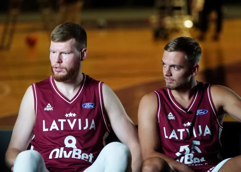 Latvijas vīriešu basketbola valstsvienības kandidāti Dāvis Bertāns (no kreisās) un Artūrs Žagars.