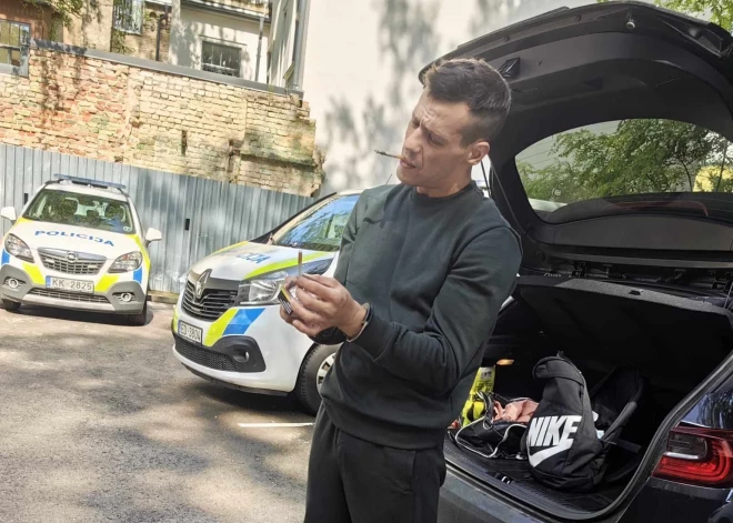 Policija ieguvusi jaunāku fotogrāfiju ar Mārtiņu Cesmani, kurš aizbēga no likumsargu transportlīdzekļa