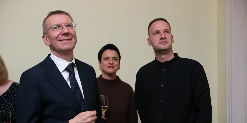 Latvijas Valsts prezidents Edgars Rinkēvičs, Valsts prezidenta kancelejas vadītāja Gunda Reire un Valsts prezidenta padomnieks komunikācijas jautājumos Mārtiņš Drēģeris.
