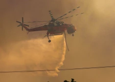 VIDEO: Grieķijā meža ugunsgrēks izraisa eksplozijas aviācijas munīcijas noliktavā