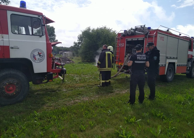 Talsus apsēduši gliemeži, ugunsdzēsēji atgaiņājas no lapsenēm, spirta brūzis piecūko Iecavu: kriminālā province