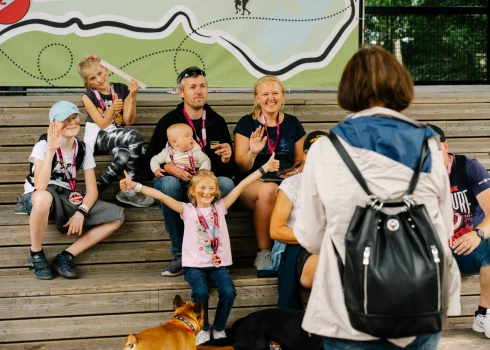 FOTO, VIDEO. Grobiņā aizvadīts Latvijā lielākā pārgājienu seriāla "Ejam visi!” trešais posms