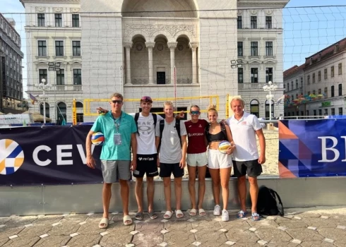 Abi Latvijas pludmales volejbola dueti Eiropas U-22 čempionātā sasniedz ceturtdaļfinālu