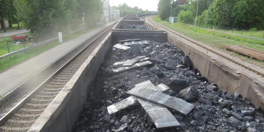 Veicot kravas vilcienu kontroli, novērš 211 600 cigarešu kontrabandu