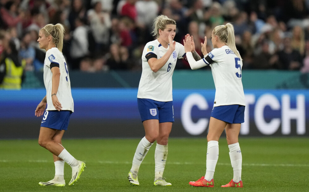 Anglijas futbolistēm minimāla uzvara pret Dāniju un vieta astotdaļfinālā