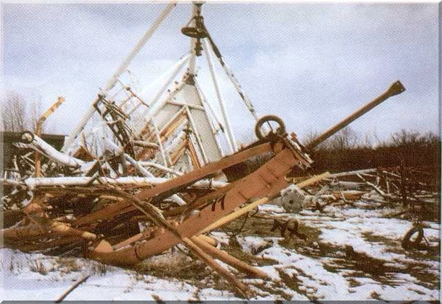 1991. gada 8. augustā sabrūk tolaik augstākā pasaules celtne – 646 metrus slaidais Varšavas radiomasts. 