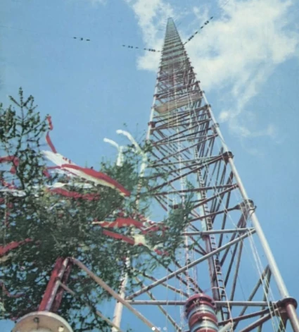 1991. gada 8. augustā sabrūk tolaik augstākā pasaules celtne – 646 metrus slaidais Varšavas radiomasts.