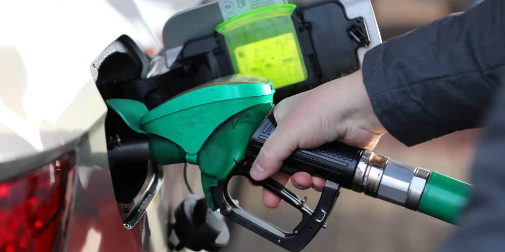 Baltijas valstīs kāpj gan benzīna, gan dīzeļdegvielas cena