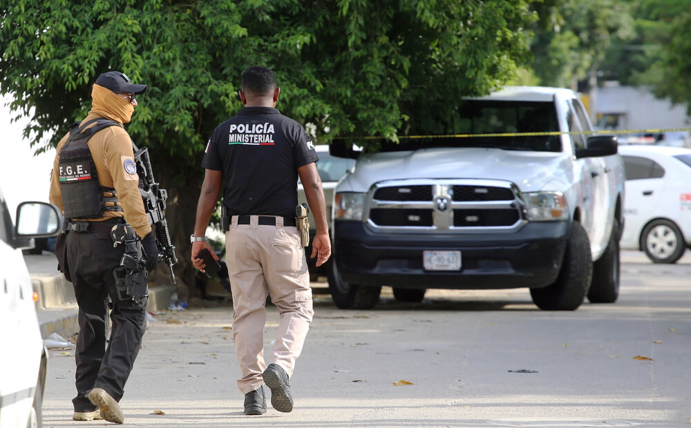 Meksikas kūrortā aiztur divus taksistus par uzbrukumu automašīnai ar tūristiem