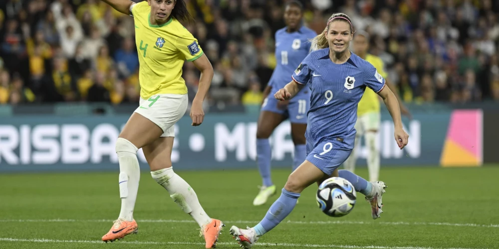 Francijas futbolistes Pasaules kausa finālturnīra mačā uzvar Brazīliju 