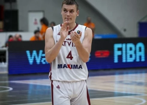 Viens no Latvijas U-18 izlases līderiem Roberts Blūms.