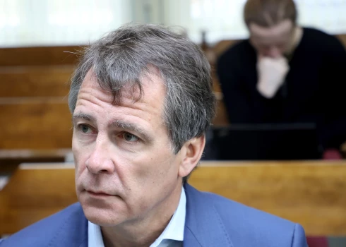 Tāpat Magonim, izmantojot personisko pazīšanos ar tā laika Krievijas dzelzceļa vadītāju Vladimiru Jakuņinu, bija jānodrošina ritošā sastāva remontu pasūtījumi “Daugavpils Lokomotīvju remonta rūpnīcai”.