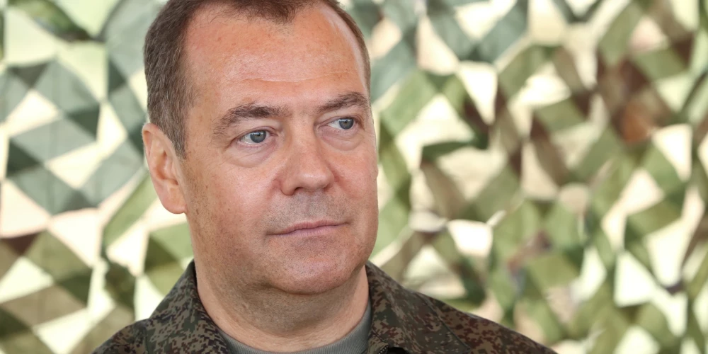 Ja Ukrainas ofensīva izrādīsies veiksmīga, mums būs jāizmanto kodolierocis, pavēsta Medvedevs
