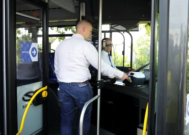 Autobusu un trolejbusu pasažieriem Rīgā vakaros būs jāpierod pie jaunas kārtības