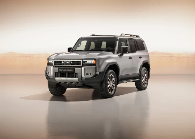 FOTO. "Toyota" prezentē jauno "Land Cruiser" modeli