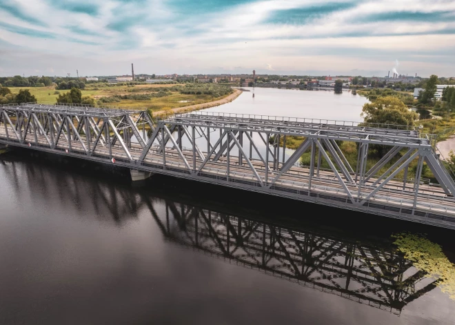 Rīgas brīvostas pārvalde ir noslēgusi auto un dzelzceļa tilta Kundziņsalas dienvidu daļā pārbūvi. Līdz ar to ir noslēdzies pirmais posms vērienīga projekta īstenošanā, kas paredz stiprināt Rīgas ostas komerciālo konkurētspēju, vienlaikus uzlabojot Latvijas un sabiedroto militāro mobilitāti. 