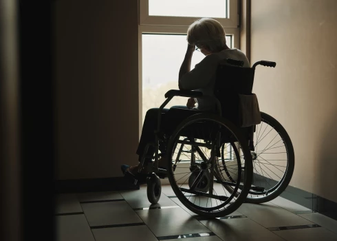 "Я устала от унижений": женщина в инвалидной коляске не сдержала эмоций после посещения госучреждения