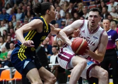 Latvijas basketbola izlase pārbaudes spēlē ar viļņainu sniegumu apspēlē Zviedriju