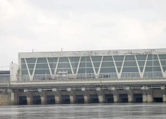 Augusta otrajā pusē īslaicīgi slēgs satiksmi uz Rīgas HES tilta