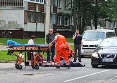 ВИДЕО: при переходе улицы в неположенном месте в Золитуде серьезно пострадал мужчина