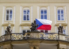 Скандал в Чехии: официант включил украинской беженке гимн России и был уволен