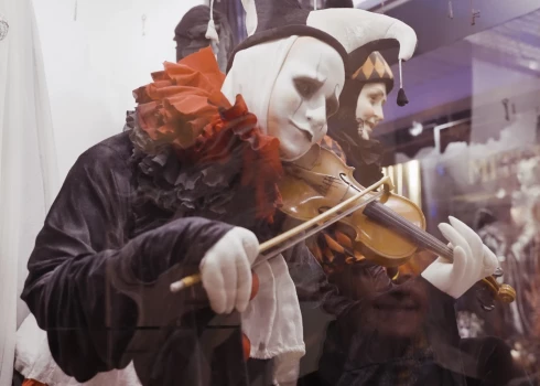 ВИДЕО: в королевстве кукол в Прейли живут сотни сказочных персонажей ручной работы