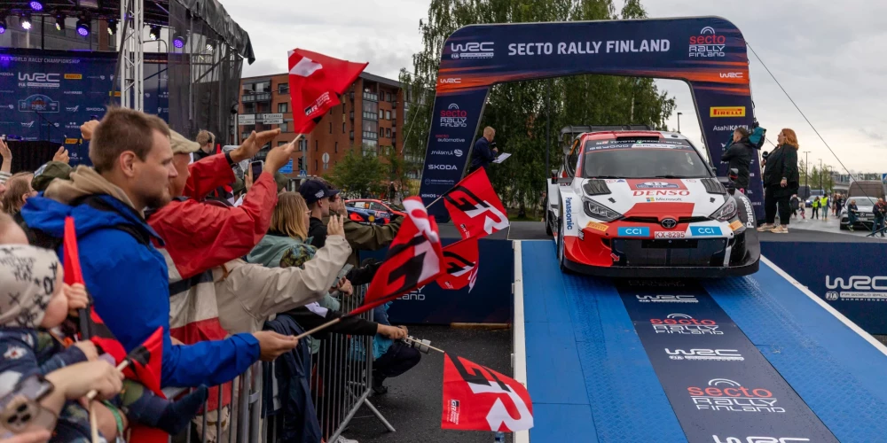 Elfins Evanss uzvar WRC Somijas rallijā