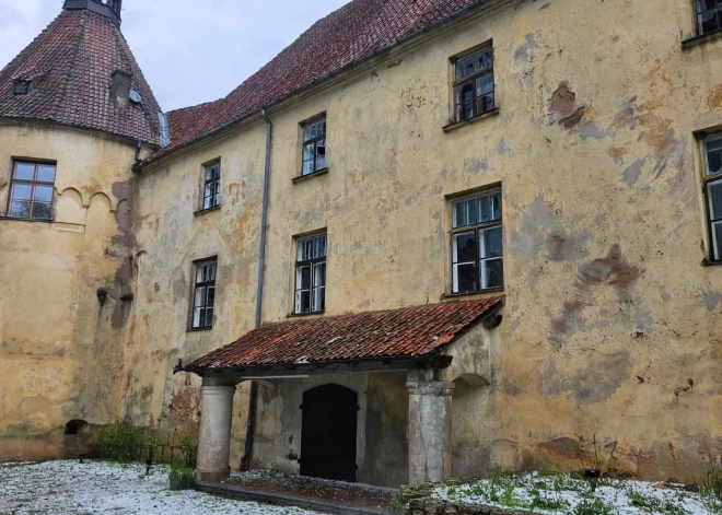 Apzinātas vētras sekas Tukuma novadā. Jaunpils pils cietusi ārkārtīgi smagi