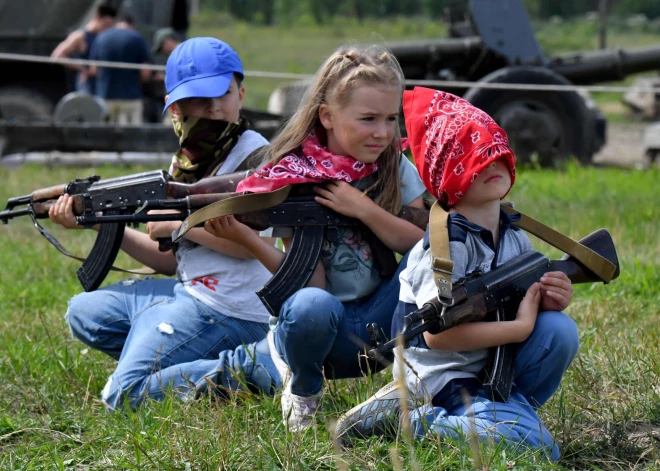 Okupanti Ukrainas bērnus grib pāraudzināt par sava režīma kalpiem