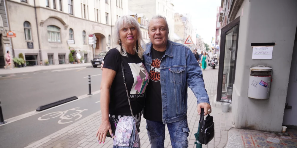Mūziķis Johnny Salamander ar sievu nosvin 40 gadu kopš pirmā randiņa