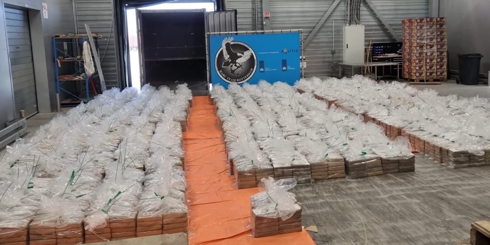 Nīderlandē konfiscē milzīgu kokaīna kravu