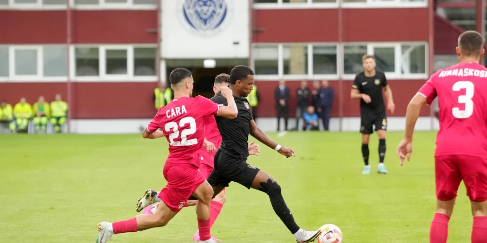 UEFA Konferences līgas kvalifikācijas trešās kārtas spēle futbolā starp FK "Valmiera" un Tirānas "Partizani" komandām "Skonto" stadionā.