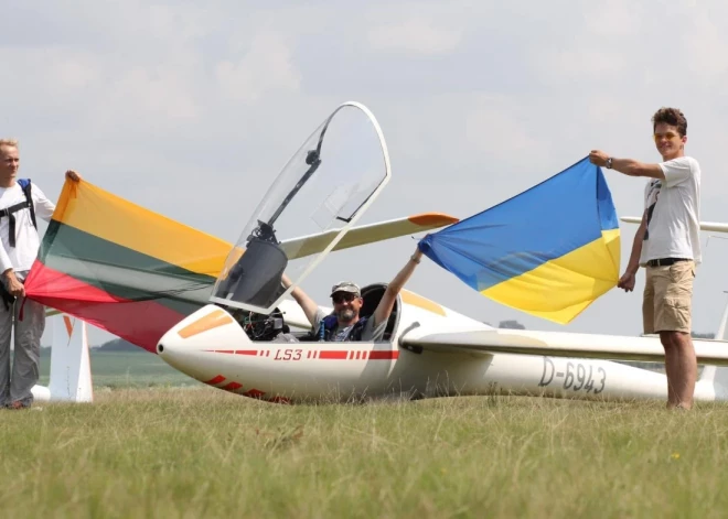 Trīs lietuviešu piloti sāk planiera lidojumu pār Eiropai