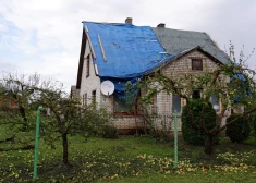 Решено выплатить первичную помощь на восстановление или замену кровли и окон дома.