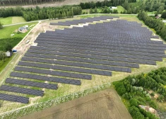 FOTO: atklāta lielākā saules elektrostacija Latvijā