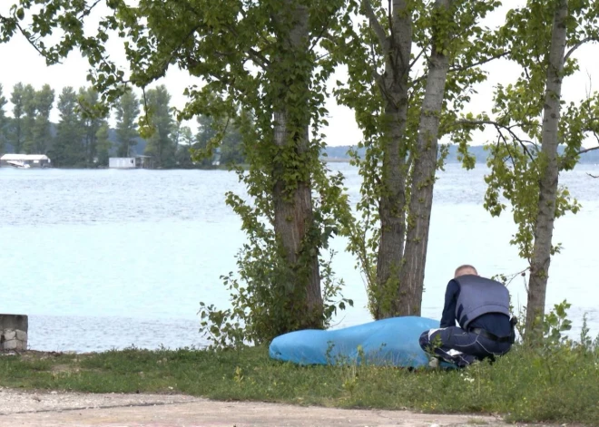 Pēc ģimenes konflikta vīrietis aizņēmās 6 eiro un paziņoja, ka izdarīs pašnāvību. Viņu atrada Ķīšezerā