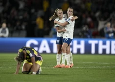 Prieka un bēdu asaras — Anglijas futbolistes cīnīsies par medaļām, kolumbietes dosies mājup