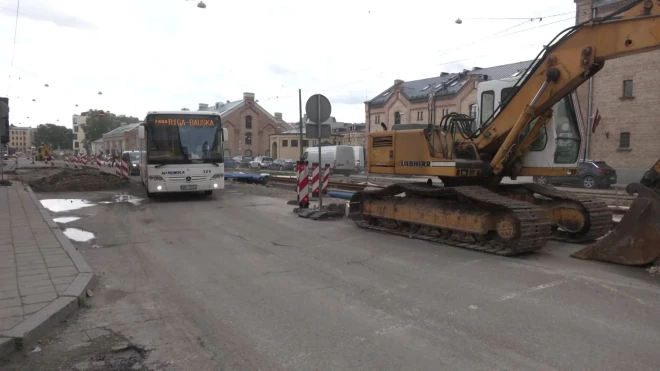 Сейчас возле Центрального рынка автобусы проезжают с большим трудом.