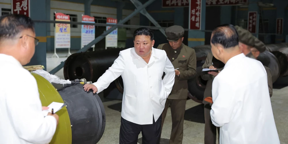 Ziemeļkorejas līderis aicina palielināt raķešu ražošanu