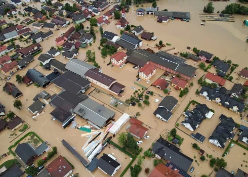 Cilvēki sašutuši: pašiem nepietiek līdzekļu vētras seku likvidēšanai, bet ziedojam Slovēnijas plūdu upuriem! Kāpēc? FOTO. VIDEO