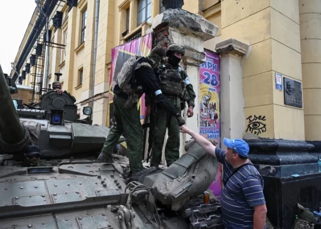 Polijā aizturēti divi krievu aktīvisti, kuri Krakovā izplatījuši "Vagner" plakātus