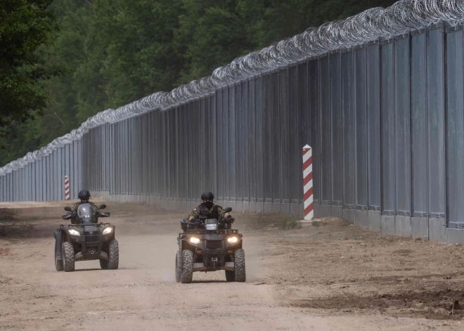 Atstāt vai nojaukt? Žoga liktenis uz robežas ar Baltkrieviju būs viens no jautājumiem Polijas plānotajā referendumā 