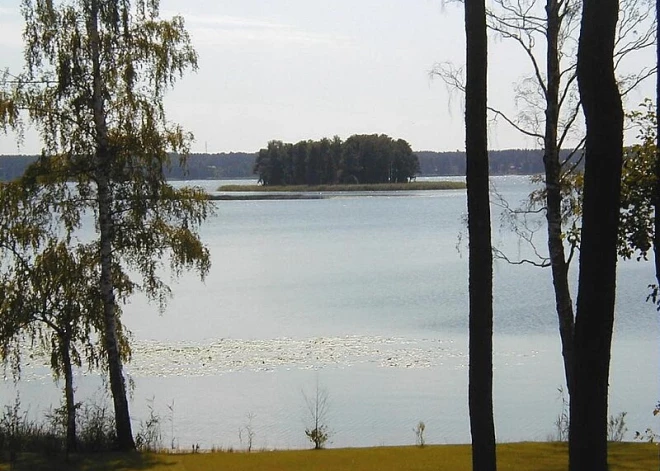 Ūdens kvalitātes dēļ neiesaka peldēties Lielajā Baltezerā un Mazajā Juglā