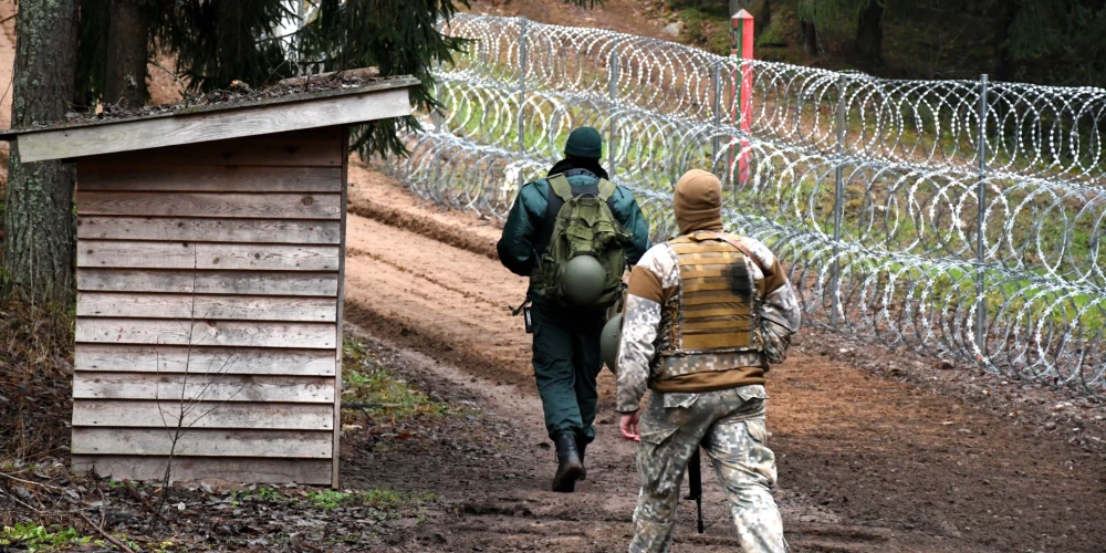 Uz Latvijas-Baltkrievijas robežas mobilizē papildus robežsargus un pieprasa atbalstu no armijas