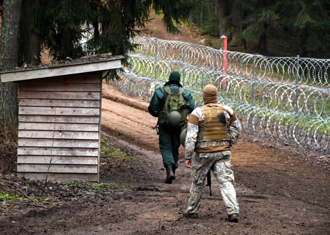 Uz Latvijas-Baltkrievijas robežas mobilizē papildus robežsargus un pieprasa atbalstu no armijas