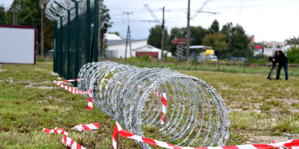Растет гибридная угроза на границе с Беларусью: пограничники отозваны из отпусков, запрошена помощь армии