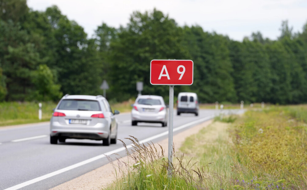 Uz autoceļiem 100 vietās izvietos aprīkojumu transportlīdzekļu valsts numura zīmju atpazīšanai