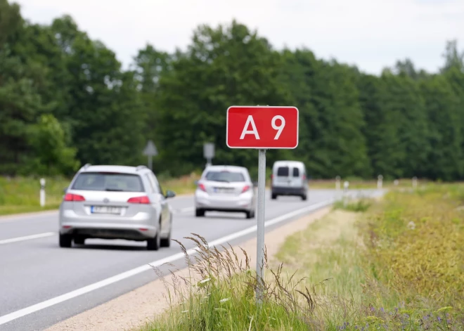 Uz autoceļiem 100 vietās izvietos aprīkojumu transportlīdzekļu valsts numura zīmju atpazīšanai