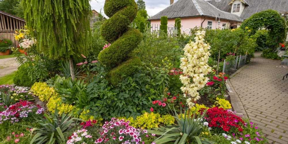 FOTO: noskaidroti skaistākie un sakoptākie Jūrmalas dārzi un īpašumi (daži nudien ir pārsteidzoši)